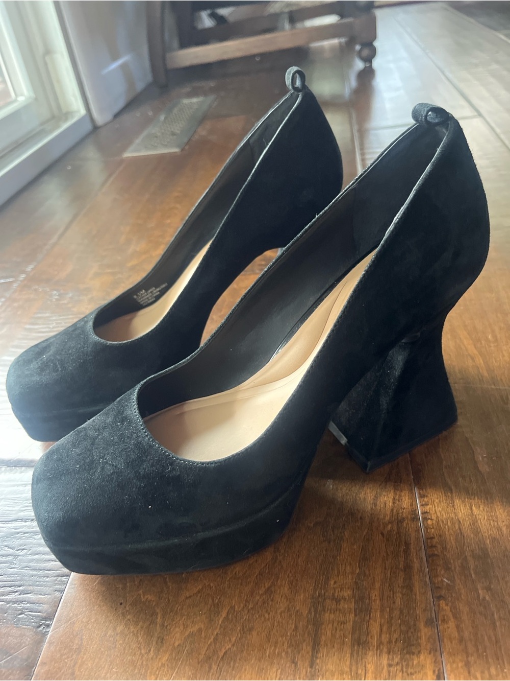 Gianni Bini black suede retro 1970’s style platform square toed pumps Sz. 8.5 - Picture 4 of 6